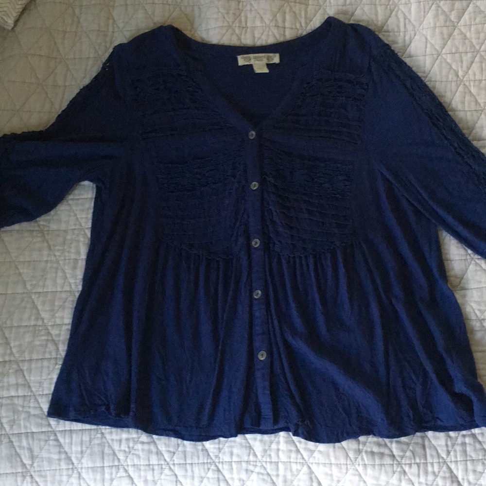 Blue blouse with lace sleeves